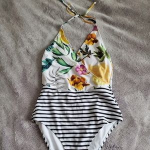 NWT Cupshe Swimsuit